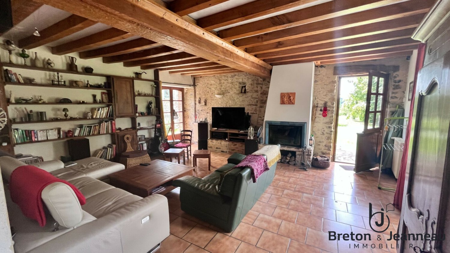 4 bedrooms House in Saint-Jean-sur-Mayenne, France No. 359191