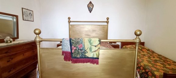 Дом с 6 комнатами в Кастильоне дей Пеполи, Италия № 166525 16