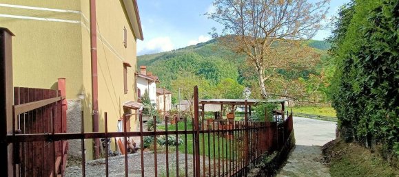 Дом с 6 комнатами в Кастильоне дей Пеполи, Италия № 166525 6