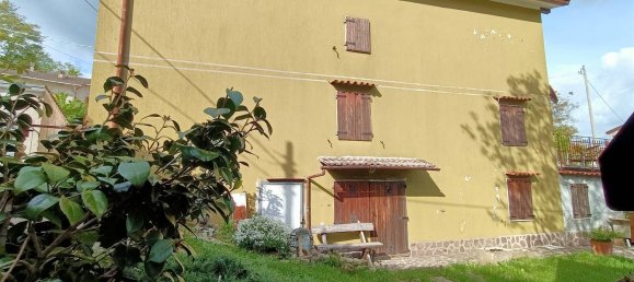 Дом с 6 комнатами в Кастильоне дей Пеполи, Италия № 166525 2