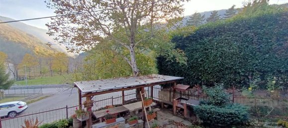 Дом с 6 комнатами в Кастильоне дей Пеполи, Италия № 166525 11