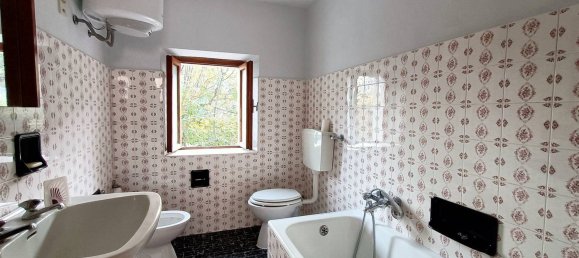 Дом с 6 комнатами в Кастильоне дей Пеполи, Италия № 166525 18