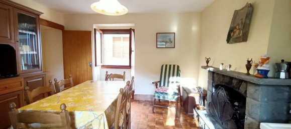 Дом с 6 комнатами в Кастильоне дей Пеполи, Италия № 166525 13