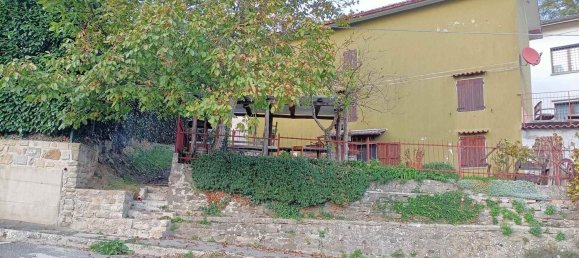 Дом с 6 комнатами в Кастильоне дей Пеполи, Италия № 166525 4