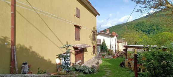 Дом с 6 комнатами в Кастильоне дей Пеполи, Италия № 166525 3