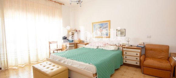 Дом с 10 комнатами в Темпьо Паузания, Италия № 81476 26