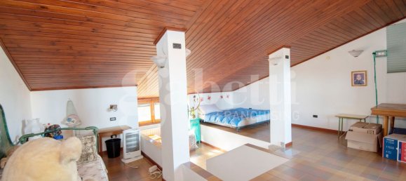 Дом с 10 комнатами в Темпьо Паузания, Италия № 81476 6