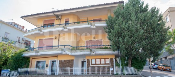 Дом с 10 комнатами в Темпьо Паузания, Италия № 81476 23