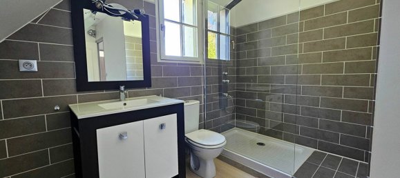 3 bedrooms House in Lamorlaye, France No. 74794 8