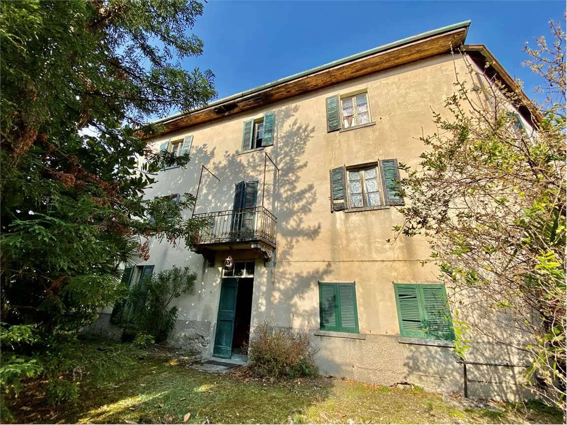 Casa de 5 habitaciónes en Mandello del Lario, Italy No. 88748