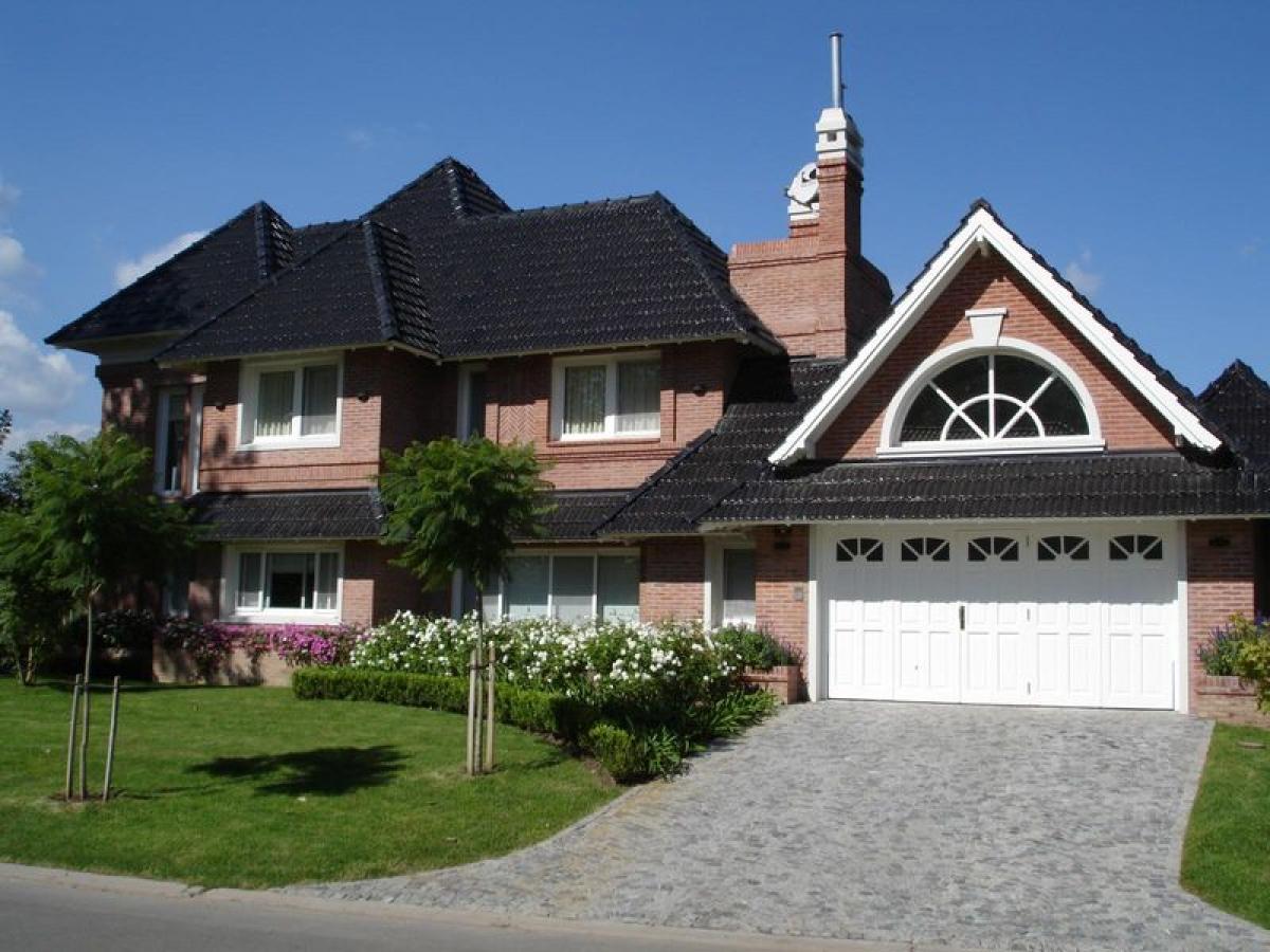 Casa de 3 dormitorios en Escobar, Argentina No. 95739