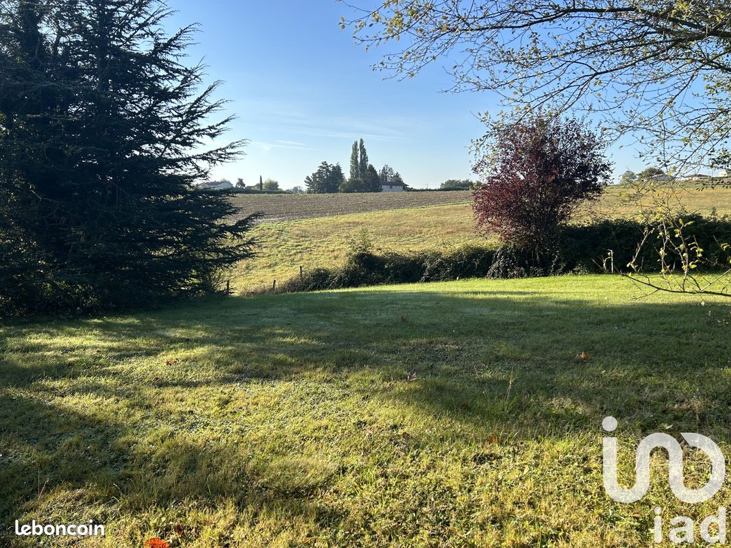 979m² Land in Serpaize, France No. 93896