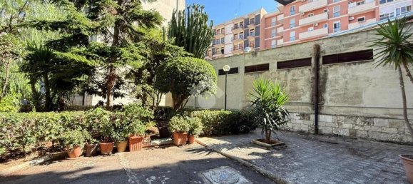 3 bedrooms Apartment in Bari, Italy No. 374592 2