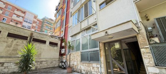 3 bedrooms Apartment in Bari, Italy No. 374592 3