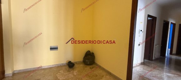 4 bedrooms Apartment in Palermo, Italy No. 348529 3