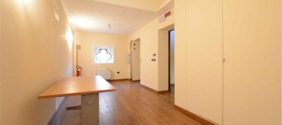 550m² Office in Reggio Emilia, Italy No. 164120 22