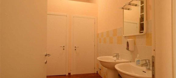 550m² Office in Reggio Emilia, Italy No. 164120 13