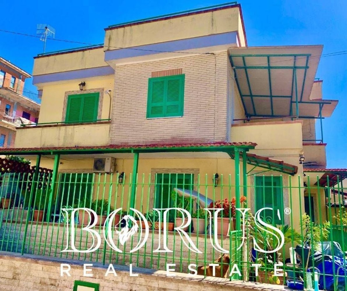 Apartamento de 6 habitaciónes en Castel Volturno, Italy No. 69253