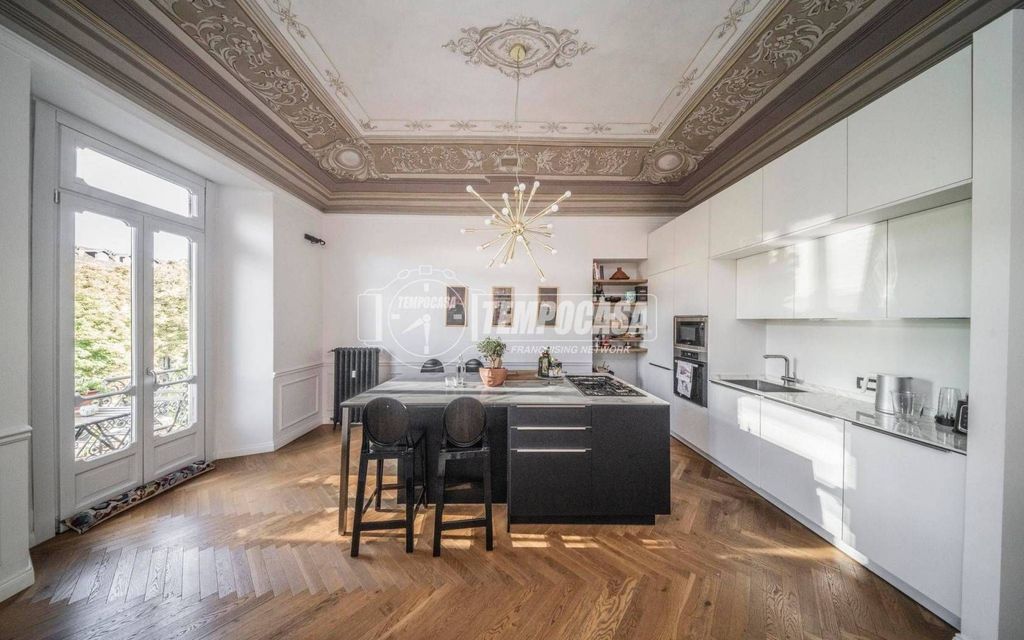 3 bedrooms Apartment in Turin, Italy No. 386117