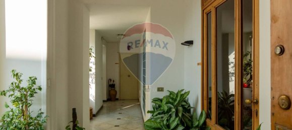 6 bedrooms Penthouse in Naples, Italy No. 69586 5