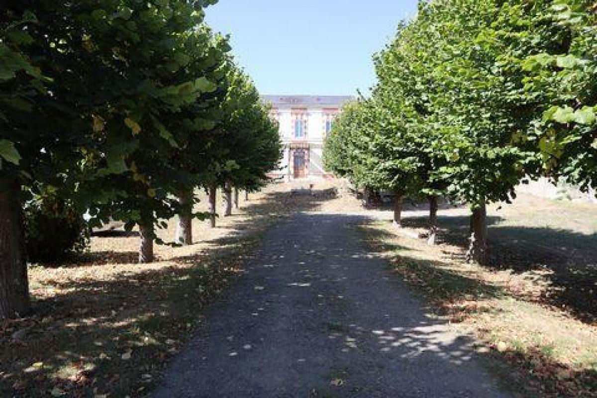 6 bedrooms House in Saumur, France No. 31274