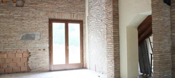 2 bedrooms House in Buti, Italy No. 253344 5