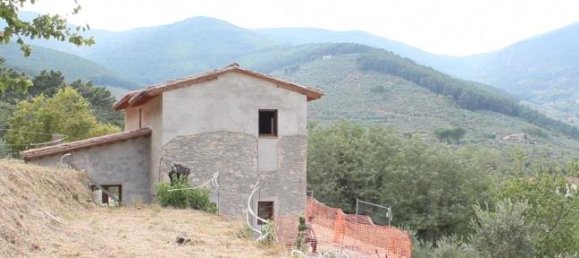 2 bedrooms House in Buti, Italy No. 253344 6