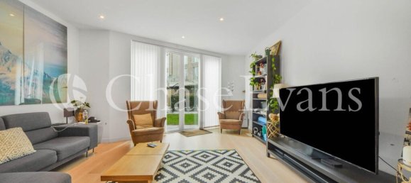 3 bedrooms House in Newham, United Kingdom No. 4322 9