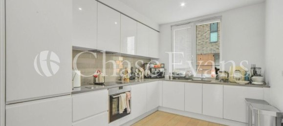 3 bedrooms House in Newham, United Kingdom No. 4322 2