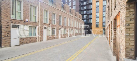 3 bedrooms House in Newham, United Kingdom No. 4322 25