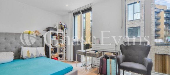 3 bedrooms House in Newham, United Kingdom No. 4322 16