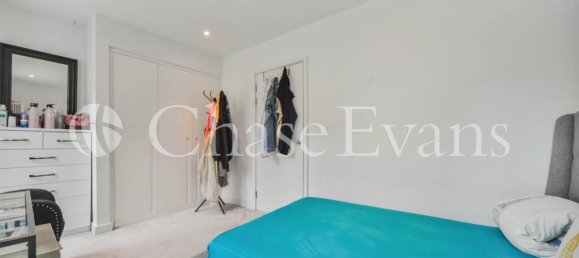 3 bedrooms House in Newham, United Kingdom No. 4322 14