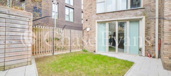 3 bedrooms House in Newham, United Kingdom No. 4322 23