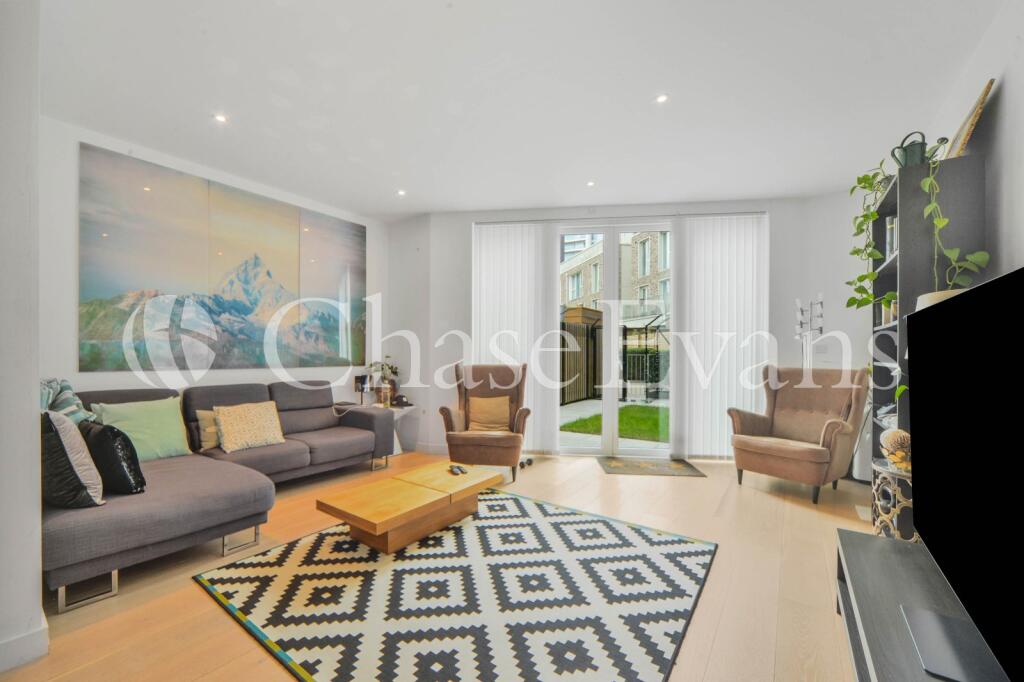 3 bedrooms House in Newham, United Kingdom No. 4322