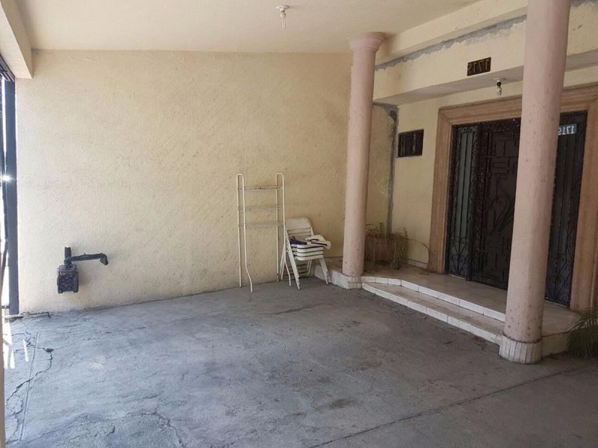 3 bedrooms House in Salinas Victoria, Mexico No. 153450