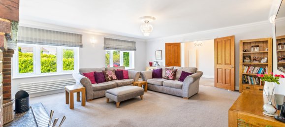 5 bedrooms House in Crawley, United Kingdom No. 1063 45