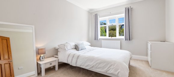 5 bedrooms House in Crawley, United Kingdom No. 1063 56