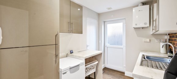 5 bedrooms House in Crawley, United Kingdom No. 1063 23