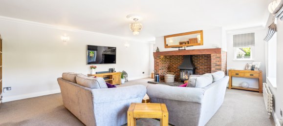 5 bedrooms House in Crawley, United Kingdom No. 1063 13