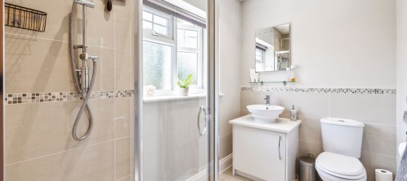 5 bedrooms House in Crawley, United Kingdom No. 1063 38