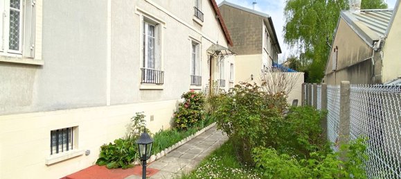 Casa de 2 dormitorios en Cachan, France No. 185360 2