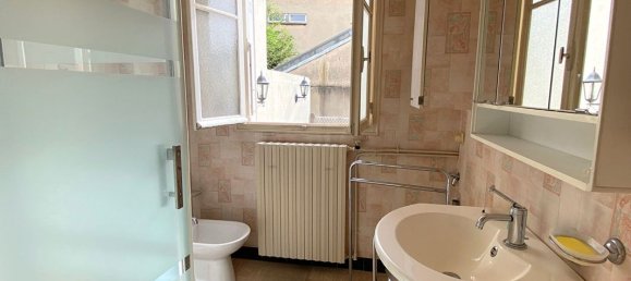 Casa de 2 dormitorios en Cachan, France No. 185360 11