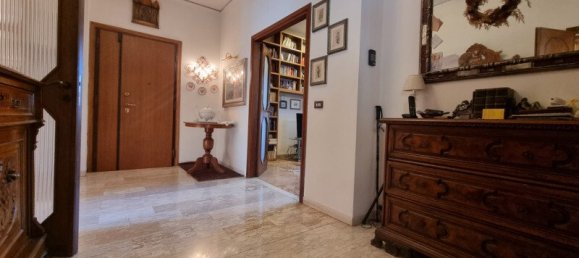 3 Schlafzimmer Wohnung in Florence, Italy, Nr. 123010 6
