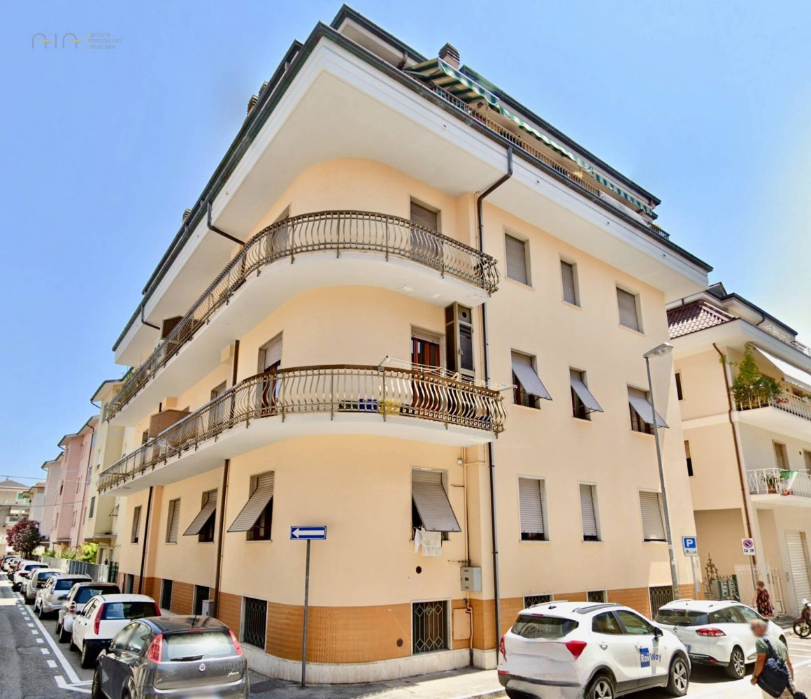 Apartamento T3 em San Benedetto del Tronto, Italy N.º 274341