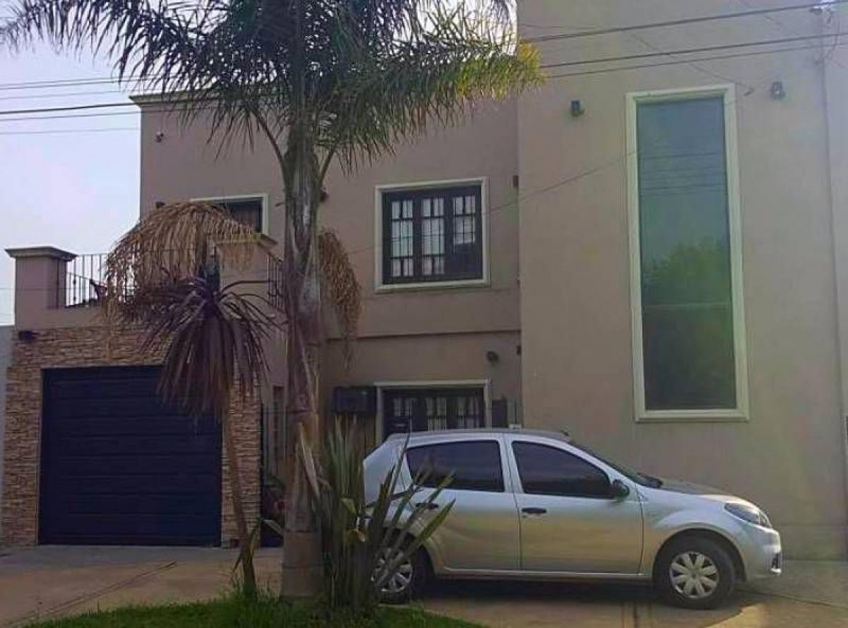 3 bedrooms House in Marcos Paz, Argentina No. 6175