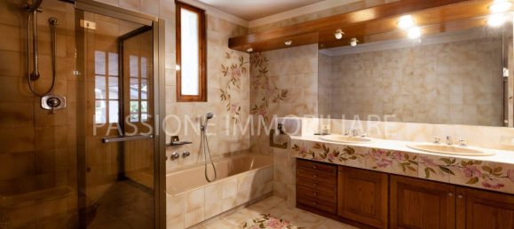 5 bedrooms Villa in Brescia, Italy No. 265542 21