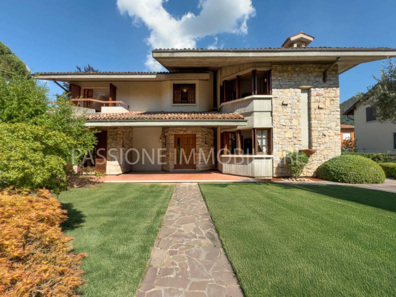5 bedrooms Villa in Brescia, Italy No. 265542
