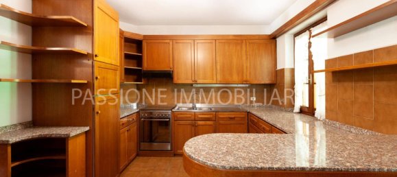5 bedrooms Villa in Brescia, Italy No. 265542 10