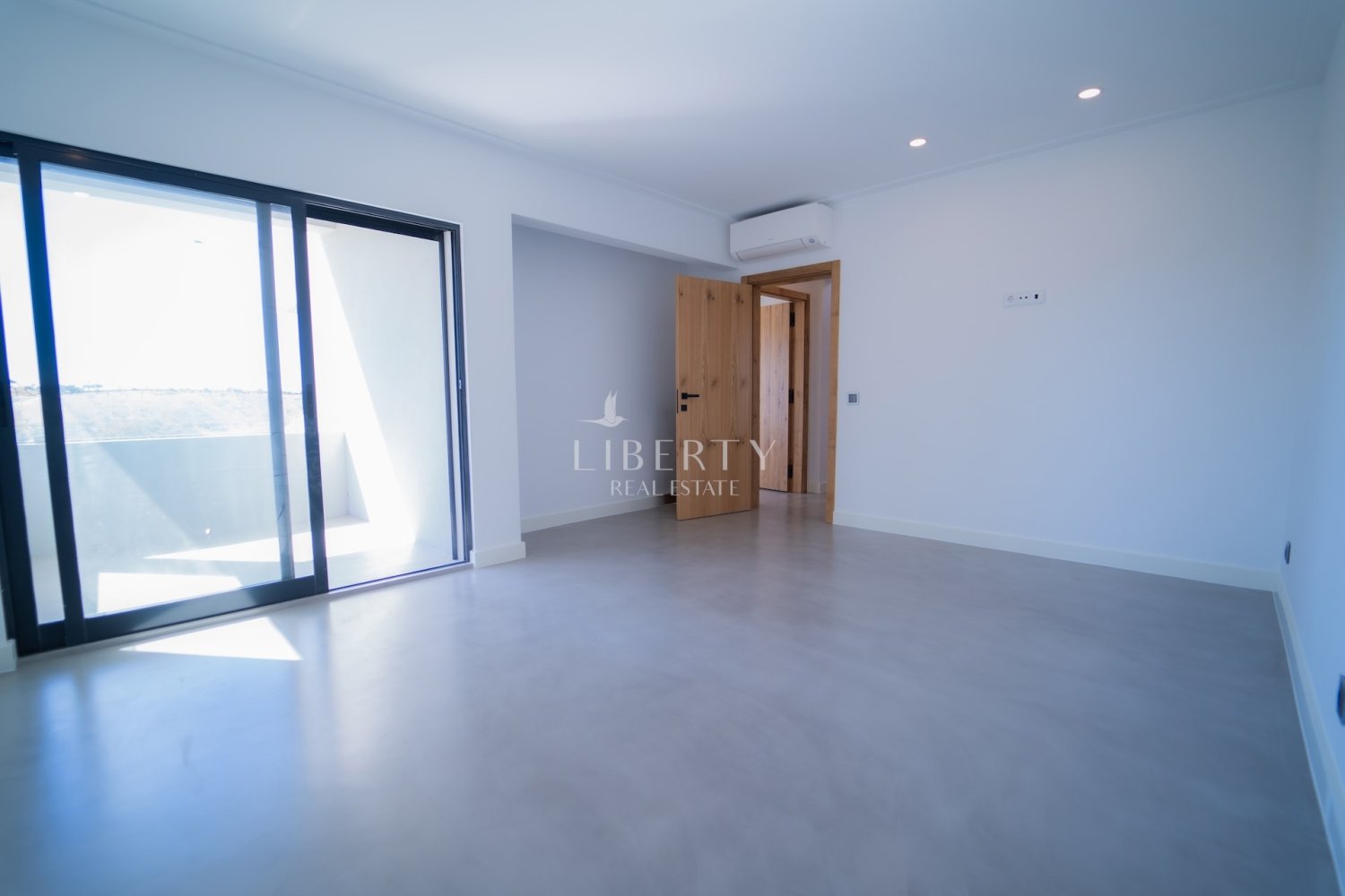 5 bedrooms Villa in Quarteira, Portugal No. 31942