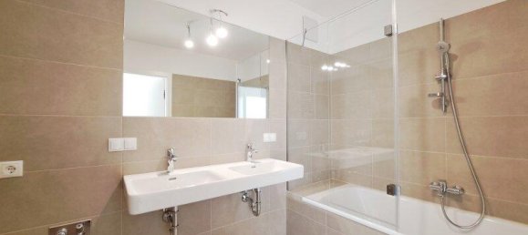 Коммерческая недвижимость с 4 комнатами в Дойч-Ваграм, Австрия № 82290 14